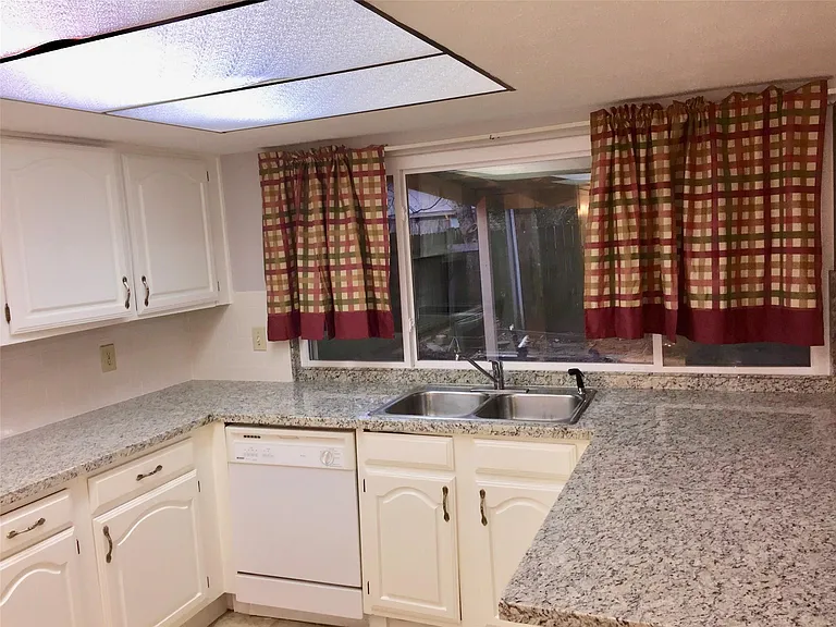 7334 La Granada Dr — Photo 6