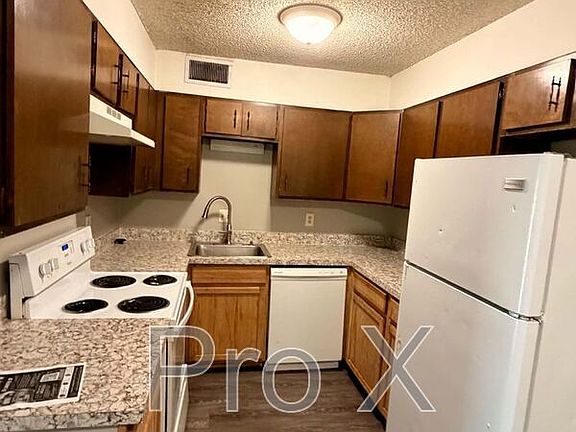 4th image of 2027-2037 S River St #8