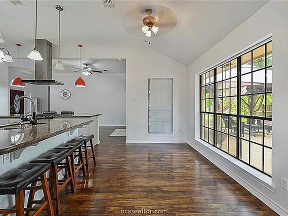3rd image of 1800 Song Sparrow Ln