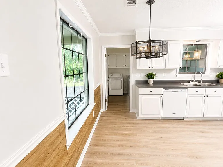 6935 Meadowbrook Ln — Photo 3