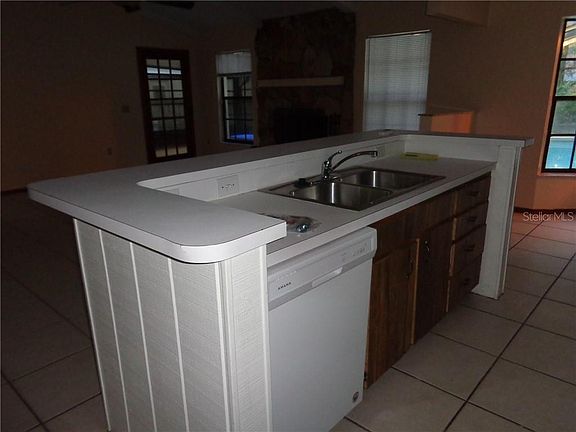 4th image of 612 Hidden Lake Dr