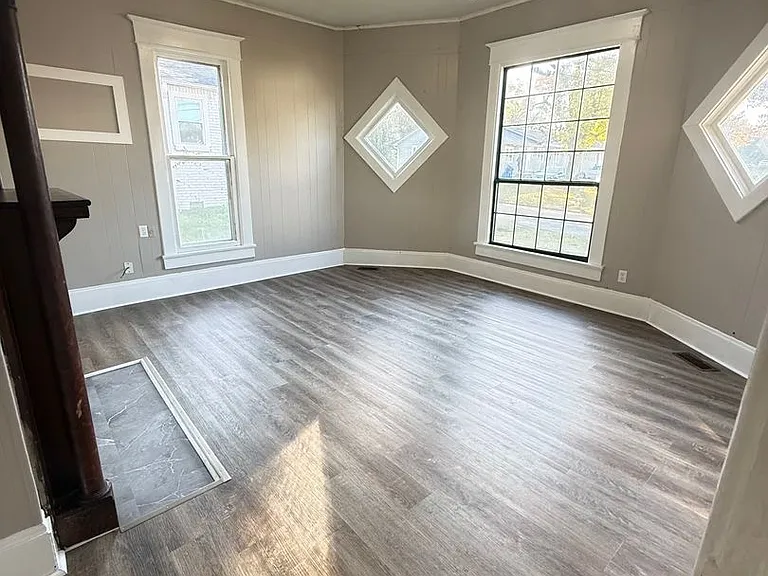 208 Oakland St — Photo 4