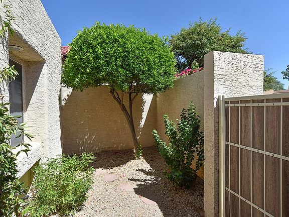 3rd image of 11064 E Yucca St