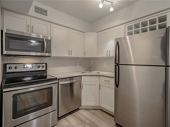 4th image of 3710 W Cass St APT 15