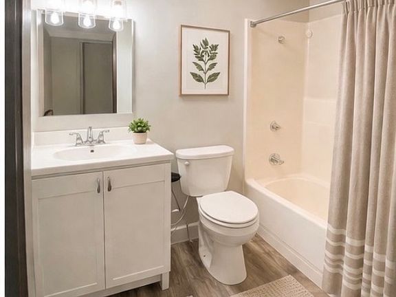 4th image of 301 W Bert St #13