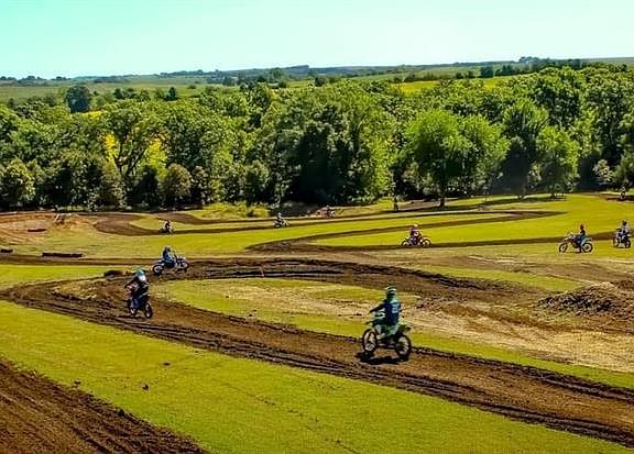 3rd image of 3240 Redbud Rd