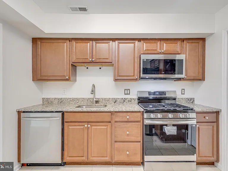 3704 Fenwick Ln — Photo 15