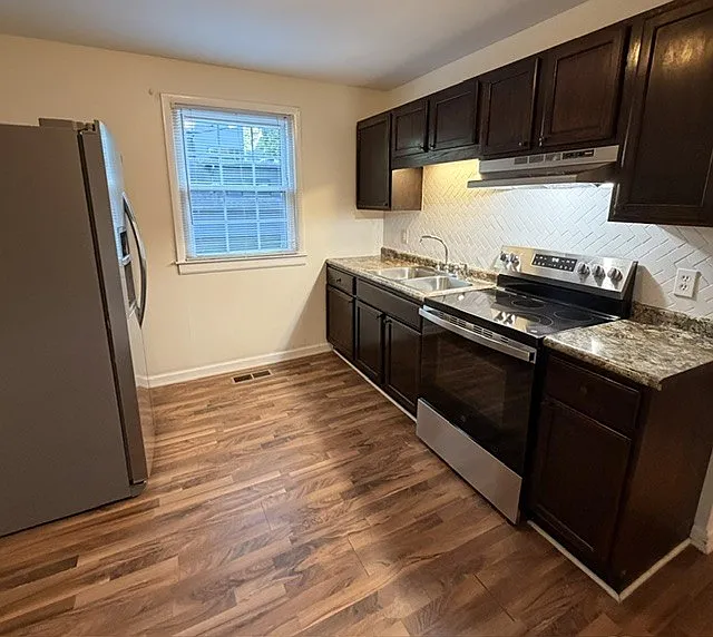 2 bed, 800 sqft, $1,300 — Photo 1