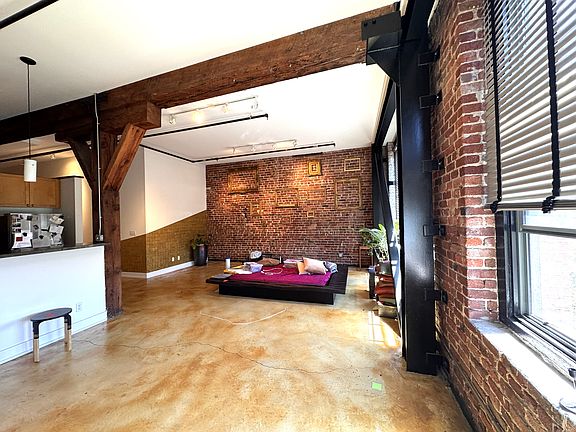 3rd image of 81 Langton St Unit 8
