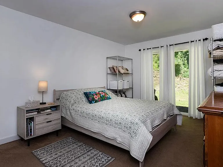907 Rhue Haus Ln — Photo 14
