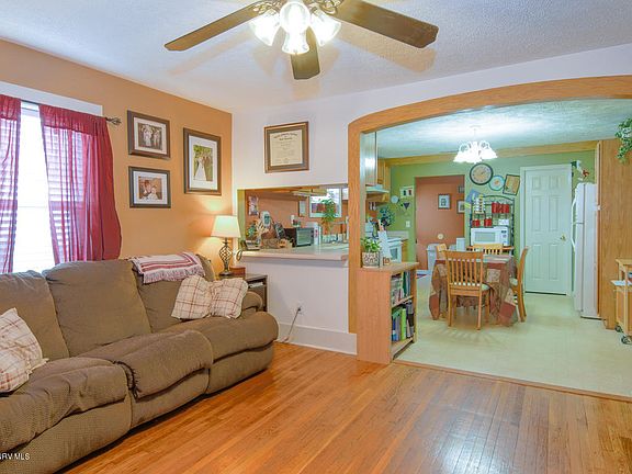 4th image of 279 Economy St