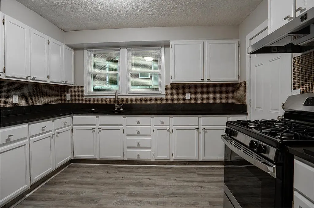 3 bed, 1092 sqft, $2,100 — Photo 3