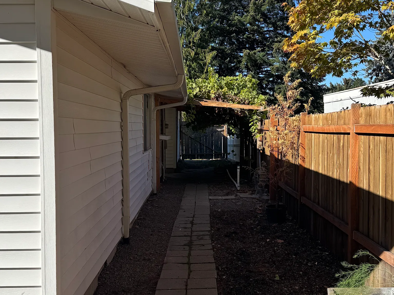 2 bed, 1.5 bath, 1102 sqft, $2,000 — Photo 2