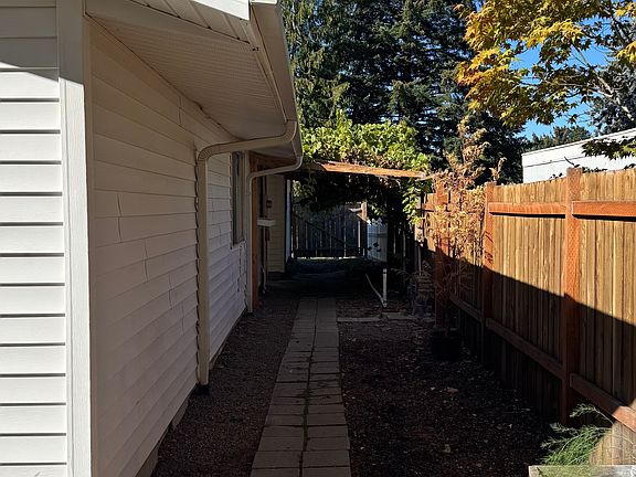 2nd image of 13560 SW 17th St