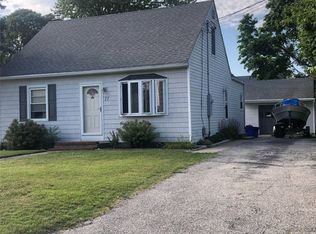 77 Heathcote Rd, Lindenhurst, NY 11757