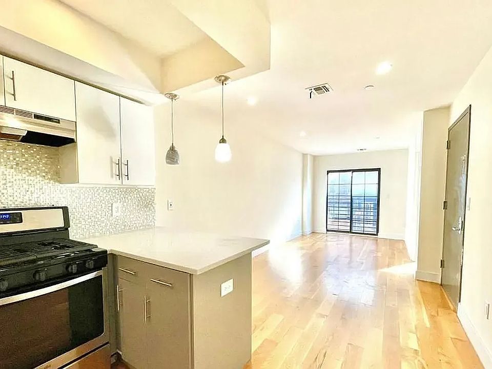 1st image of 23 Fayette St #3