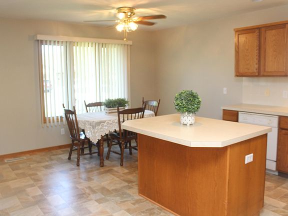 3rd image of 251 Interlaken Ct