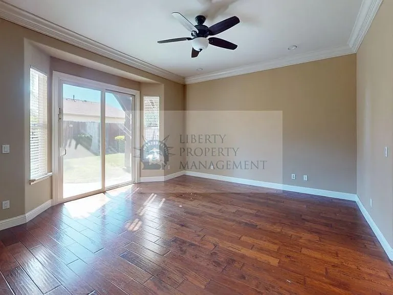 1004 Marigold Ln — Photo 9