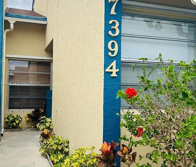 7394 NW 34th St — Photo 2