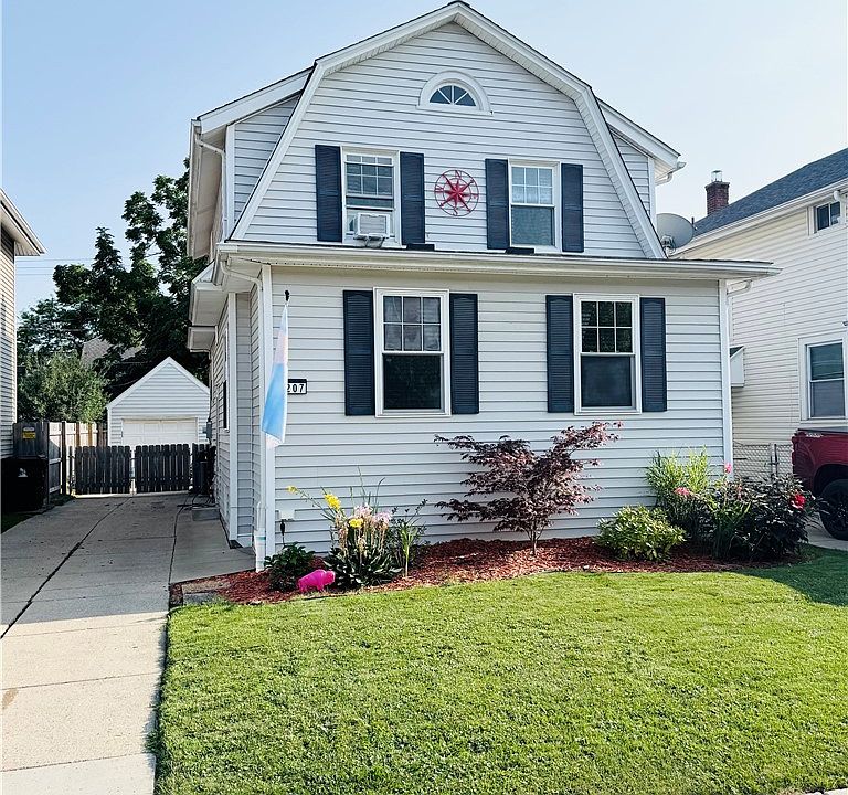1st image of 207 Wardman Rd