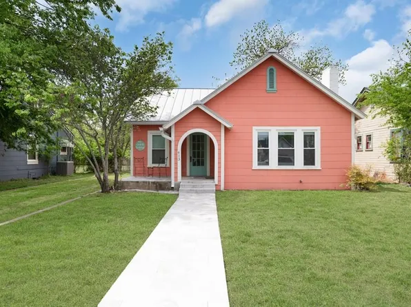 413 W Water St, Kerrville, TX 78028