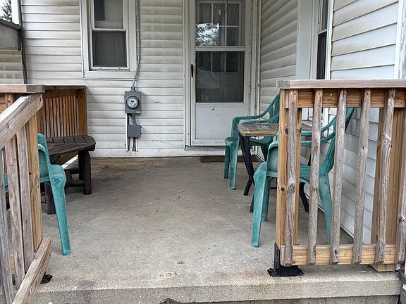4th image of 206 E Stocker St