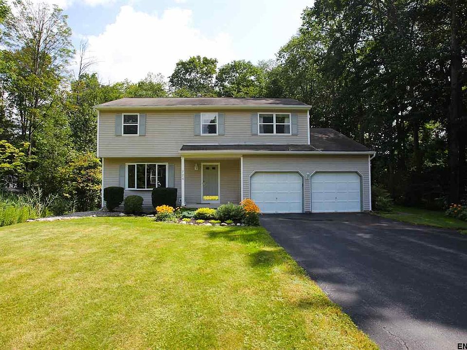 1st image of 724 Burgoyne Ave
