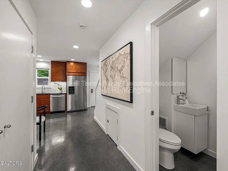 1327 Brown Ave — Photo 6