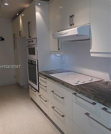 4th image of 4400 Hillcrest Dr APT 1006A