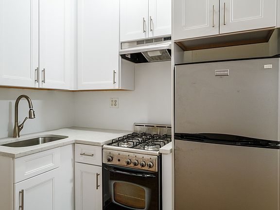 2nd image of 328 W 49th St APT 3RW