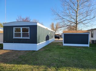 2010 W 3rd St, Newton, KS 67114