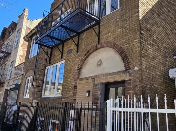 2366 Davidson Avenue image 1 of 10