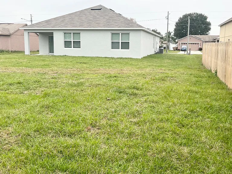 709 Versailles Ln — Photo 4