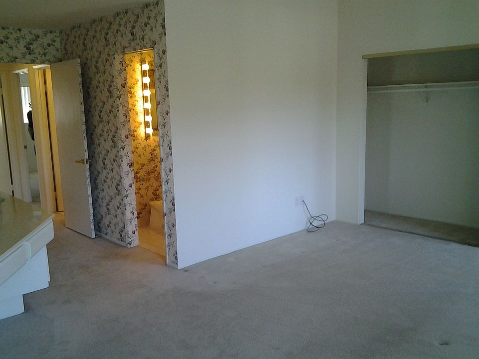 1st image of 18129 Oxnard St #78