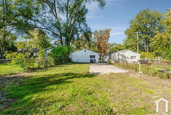 3 bed, 945 sqft, $1,200 — Photo 3