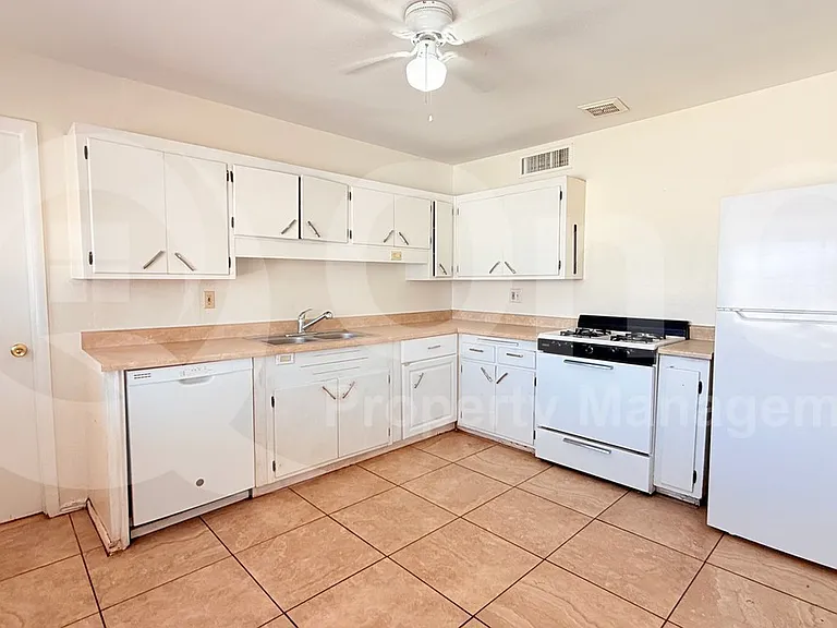 7302 E Lewis Ave — Photo 6