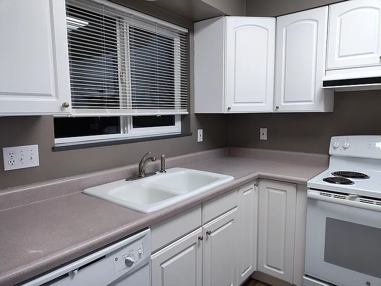 2620 Vintage Ave SE — Photo 5