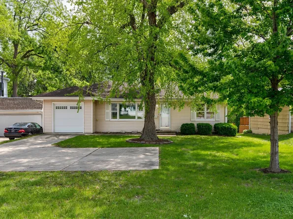 1017 8th St, West Des Moines, IA 50265