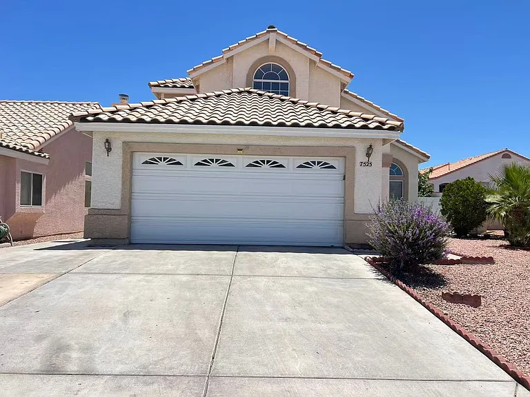 7525 Meadowoak Ln — Photo 1