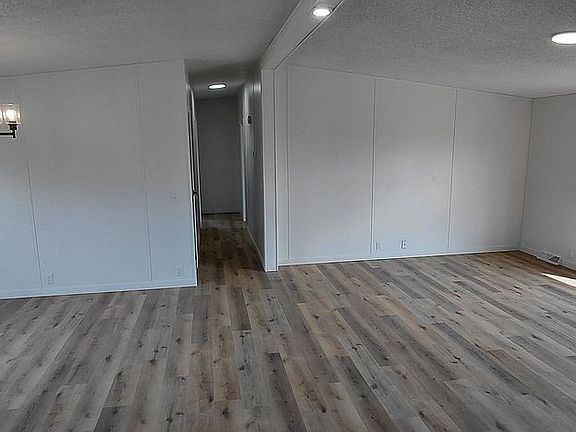 3rd image of 2129 17th St NE
