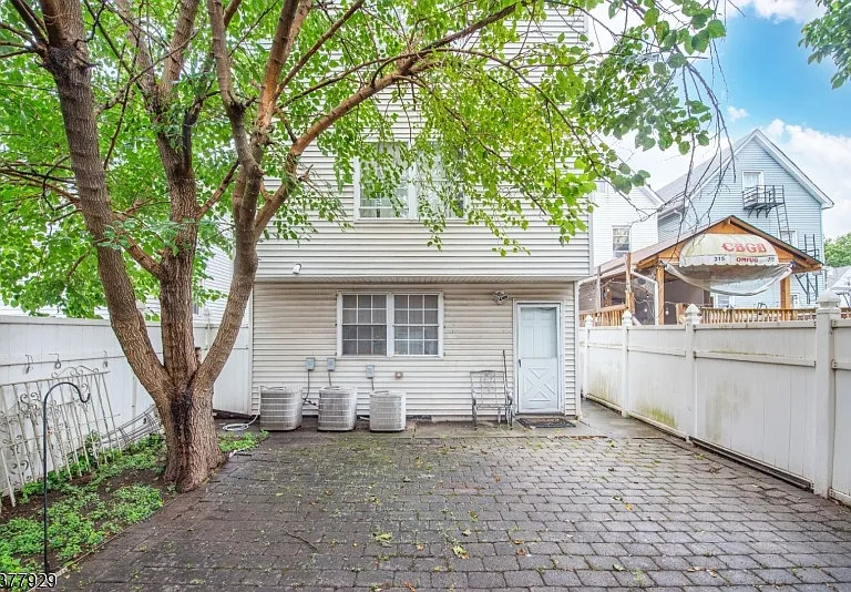 905 Olive St #2 — Photo 25