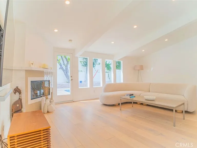 5179 Canoga Ave — Photo 5