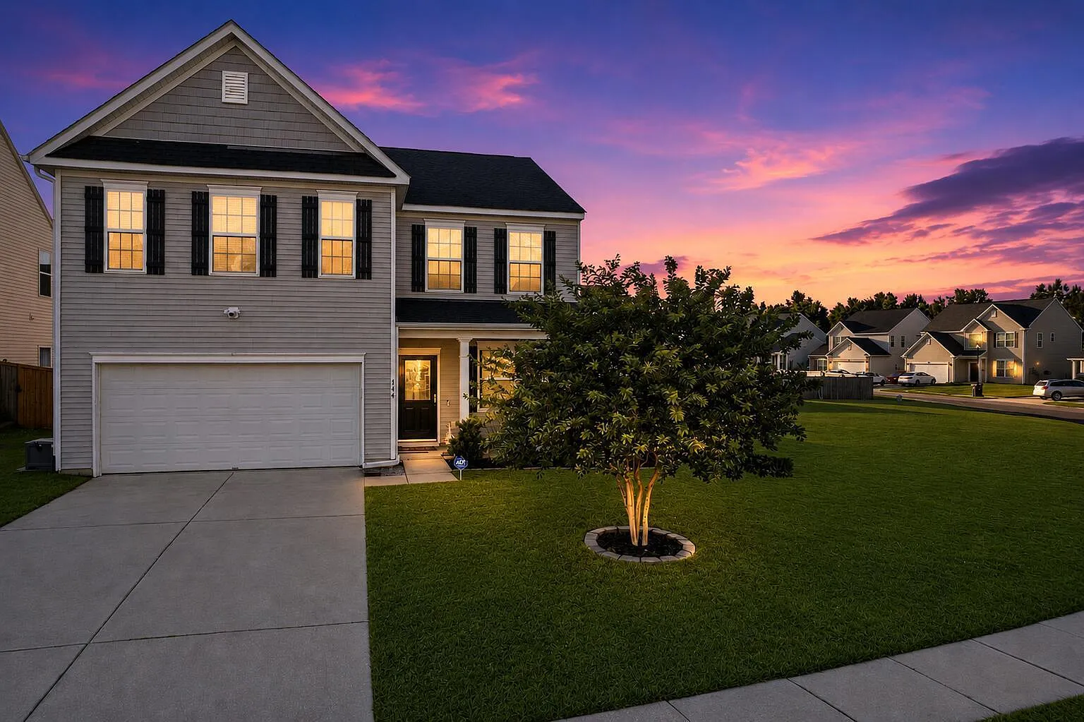 4 bed, 2.5 bath, 2656 sqft, $2,600 — Photo 1