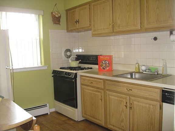 Upgraded cabs/floor & appl in kit.