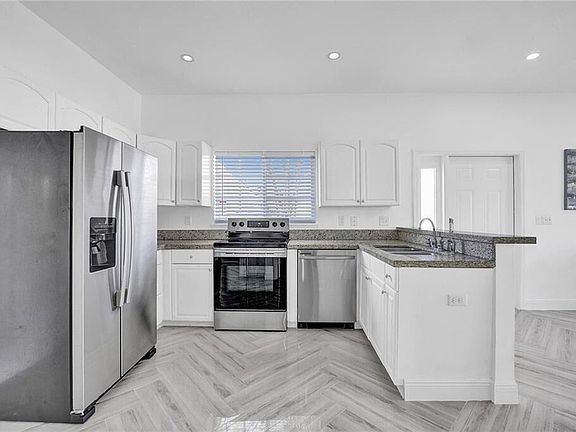 5th image of 3570 NE 3rd Avenue