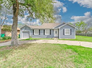 406 N Woodrow St, Madisonville, TX 77864