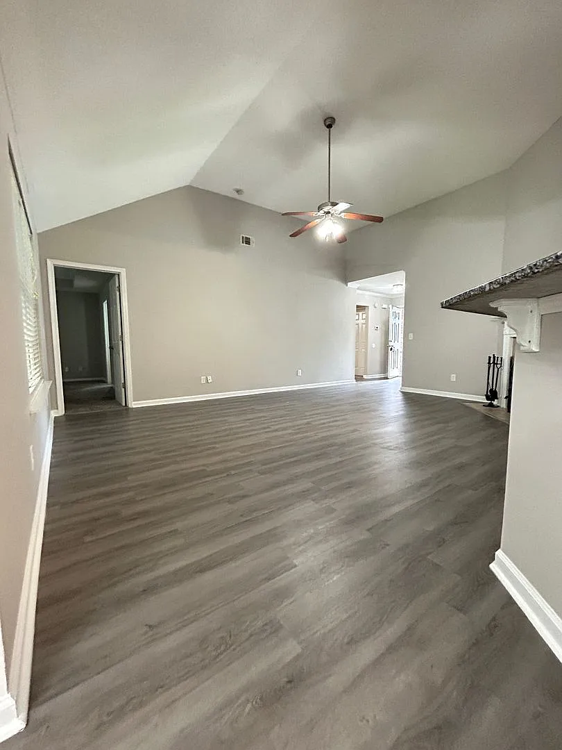 Inviting 3-Bedroom Home in The Lakes at Cottonvale — Photo 4