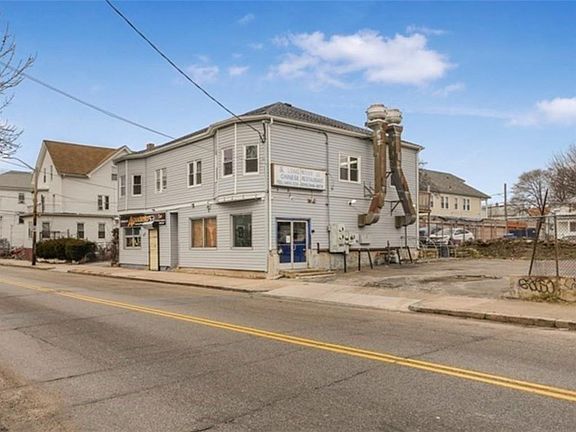 4th image of 433-435 Plainfield St