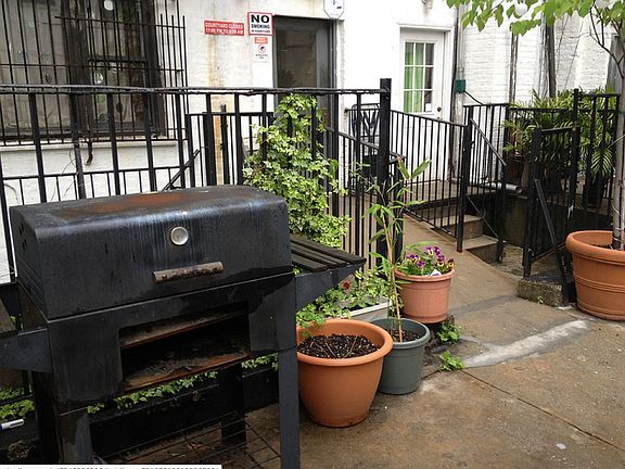 2nd image of 252 E 112th St APT 1C