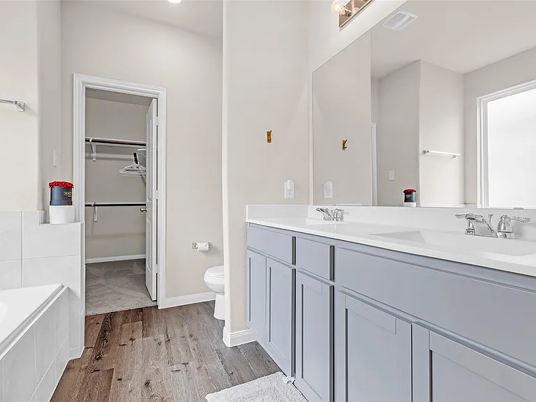 14033 Lamprey Dr — Photo 6